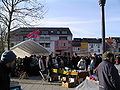 Trödelmarkt auf dem Platz am Moselufer