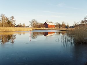 Sundet mellan Ekholmsnäs gård och Hustegaholm.