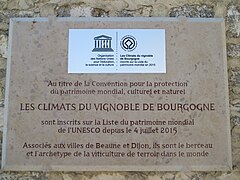 Les Climats de Bourgogne : plaque située à l'entrée du château