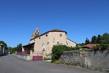 Vue de l'église et de son clocher-mur.