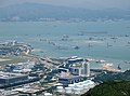 開始興建的香港口岸人工島，可看到不浚挖式填海法所採用的鋼桶（2013年8月）