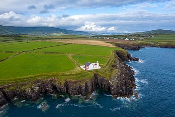 Le phare de Dingle, sur la côte nord de la baie de Dingle (Irlande). (définition réelle 5 464 × 3 640)