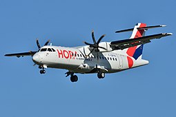 Air France Hop -yhtiön ATR 42-500 lähestymässä Toulouseen