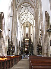 Nef principale de la basilique collégiale des Saints Pierre et Paul à Strzegom (Pologne)