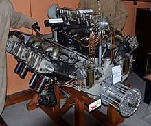 Moteur d'avion exposé dans un musée