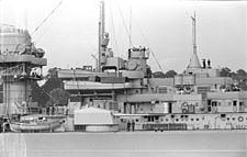 Jedna z wież dział 150 mm na pokładzie pancernika "Bismarck" w 1940
