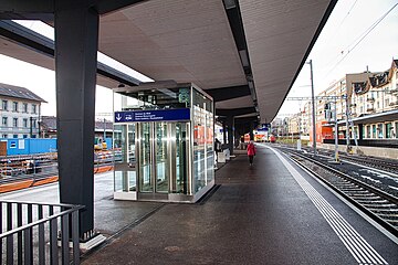 Aufzug auf dem neuen Bahnsteig