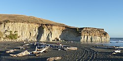 Sea cliffs at Kai Iwi beach