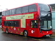 Un modello Alexander Dennis Enviro 400 Hybrid in servizio a Londra