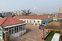 张村小学旧址，左侧灰瓦庙宇为常在庵，2022年2月
