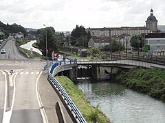 Canal de la Marne au Rhin avec son écluse.