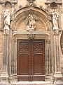 La porta lateral de la basílica de la Mercè, que també és a es:Basílica de la Merced (Barcelona).