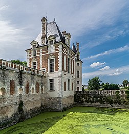 Le pavillon Béthune du château de Selles-sur-Cher (Centre-Val de Loire). (définition réelle 4 472 × 4 634)