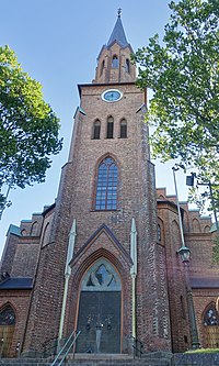 Tønsberg domkirke (Tønsberg Cathedral, Lutheran church built 1858) Norway 2020-08-25 Fasade mot Storgata Portal kirkedør (main entrance) Tårn spir (tower) (morning light) 03081.jpg