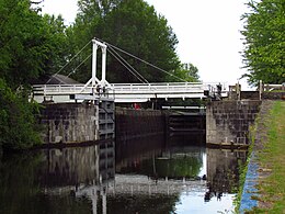 Upper Nicholsons lock.jpg