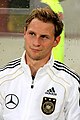 Benedikt_Höwedes,_Germany_national_football_team_(04).jpg