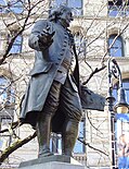 Benjamin Franklin Statue vor dem Gebäude