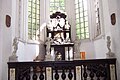 August Frederik og Christines gravmæle fremstilt av Thomas Quellinus i 1705. Til venstre skimtes fyrstebiskopens våpen med blant annet den norske løve og bispehuen, til høyre gemalinnens våpen. Lübeck domkirke