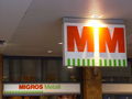 Enseigne d'un magasin Migros.