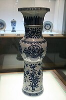 Jarro azul y blanco, emperador Wanli (1573-1620) de la dinastía Ming.