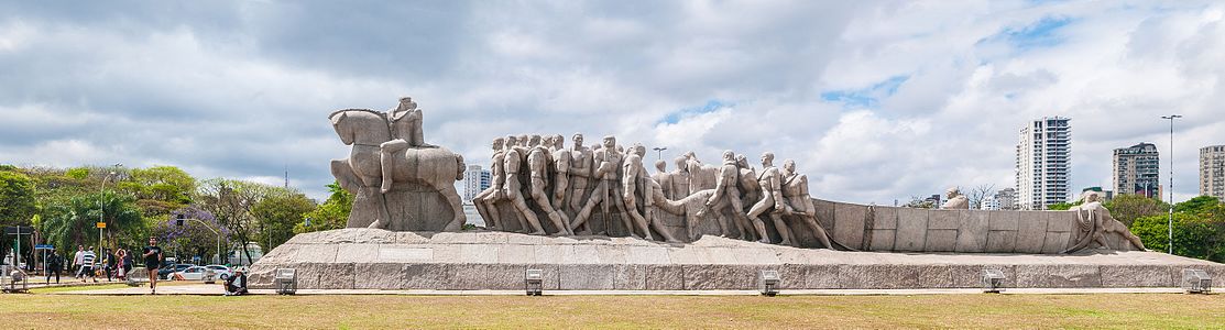 Bandeiras-emlékmű gránit szobor, Victor Brecheret alkotása Ibirapuera Park, São Paulo (1954)