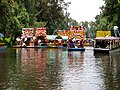 lodě trajineras na kanálech Xochimilco