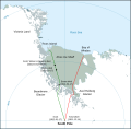 Tabula viarum expeditionum Roberti Scott (viridis) et Rodoaldi Amundsen (ruber) ad polum australem