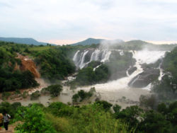 Le cascate del fiume Kaveri a Shivanasamudra nel sud dello stato.