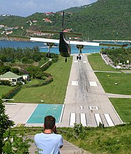 Britten-Norman BN-2A-26 Islander landar på Saint Barthélemys flygplats.