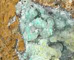 Cerussite-rosasite-azurite
