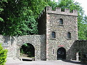 Musée dans les murs restaurés du château.