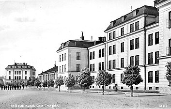 Trängkasernen med kanslihuset vid Högskolevägen