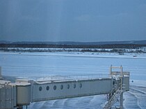 雪のため閉鎖された滑走路