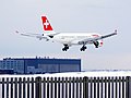 À 24-R, un atterrissage d'un Airbus A330-300 de Swiss (vol LX86).