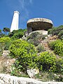 Leuchtturm von Cap Ferrat mit vorgelagerter Bunkerruine aus dem Zweiten Weltkrieg