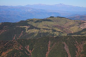 小秀山（カブト岩）から望む白草山、遠景は 別山と白山（2014年10月25日撮影）