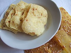 Krupuk de tempeh.