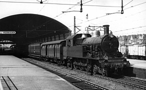 NS 6024 met een trein naar Roosendaal op het station Rotterdam D.P. (mei 1935)