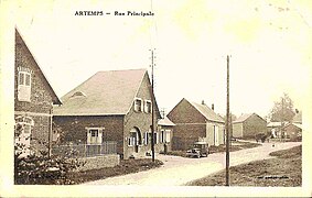 Une ancienne photo du bistrot dans la rue du Canal.