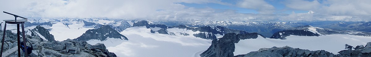 Panoramatický pohled z vrcholu na západ