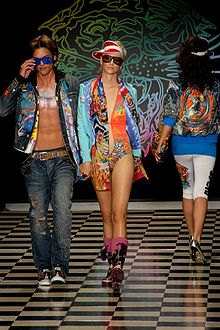 Modelli in passerella durante la Los Angeles Fashion Week, 2008