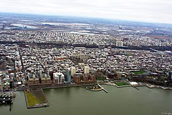 Letecký pohled na Hoboken nad řekou Hudson