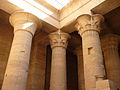 Zaal in de tempel van Isis te Philae, Egypte