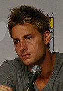 Justin Hartley jwe Oliver Queen