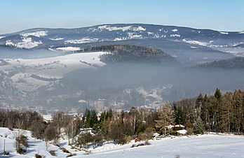 Brume sur la ville polonaise de Nowa Ruda et les Góry Sowie, dans les Sudètes centrales. (définition réelle 4 551 × 2 958)