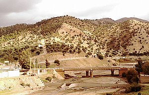 Ammi Moussa, le pont et le cimetière Sidi Amara