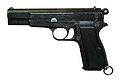 Pistol FN Browning Hi-Power.