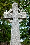 Реплика кельтского креста на одном из лондонских кладбищ
