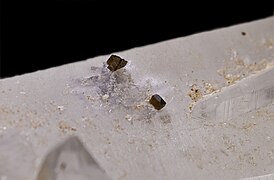 Cassitérite sur quartz - Luzenac, France (XX1 mm)