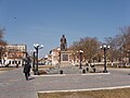 Una plaça central de Kherson amb un monument al seu fundador.